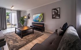 Spacious 3 Bed House, 5Mins To Hs2/ Nec/Airport.